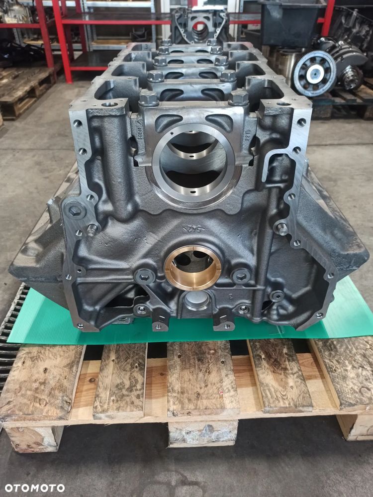 Nowy Blok Silnika Mercedes-Benz OM502 V8 Liebherr, Claas - 2