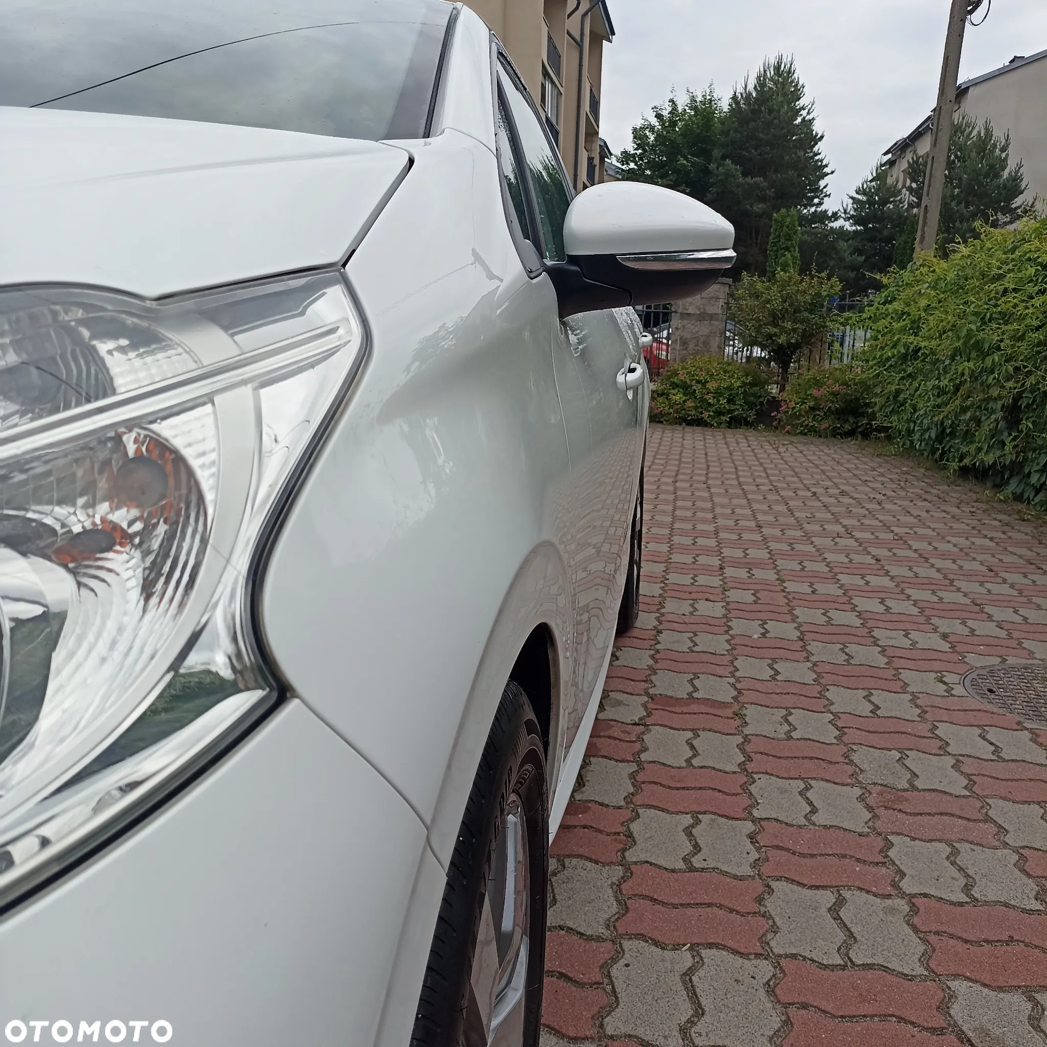 Peugeot 208 - 5