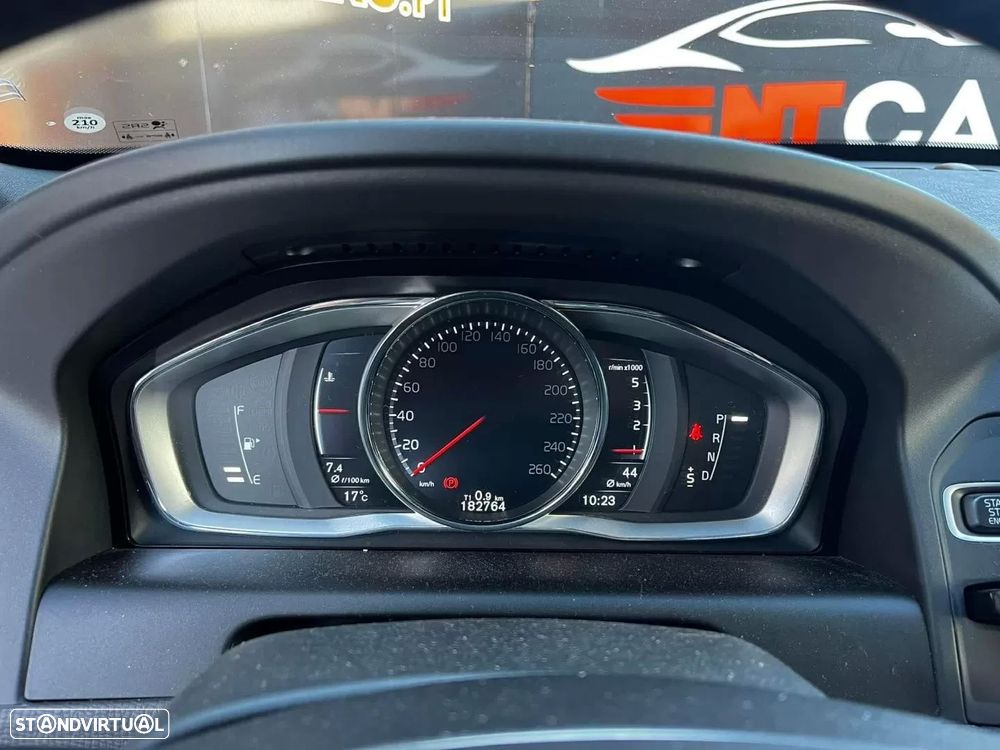 Volvo XC 60 2.0 D4 Momentum Geartronic - 4
