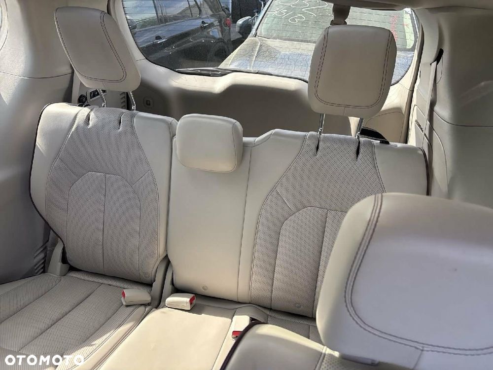 Chrysler Pacifica - 12