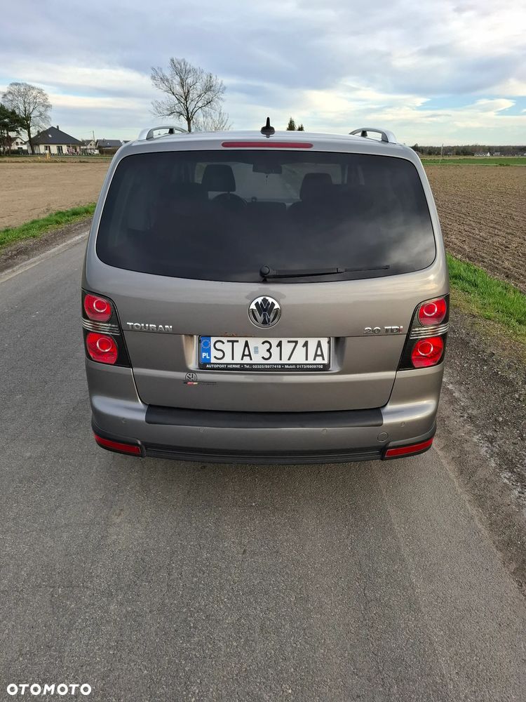 Volkswagen Touran 2.0 TDI DPF Cross DSG - 4