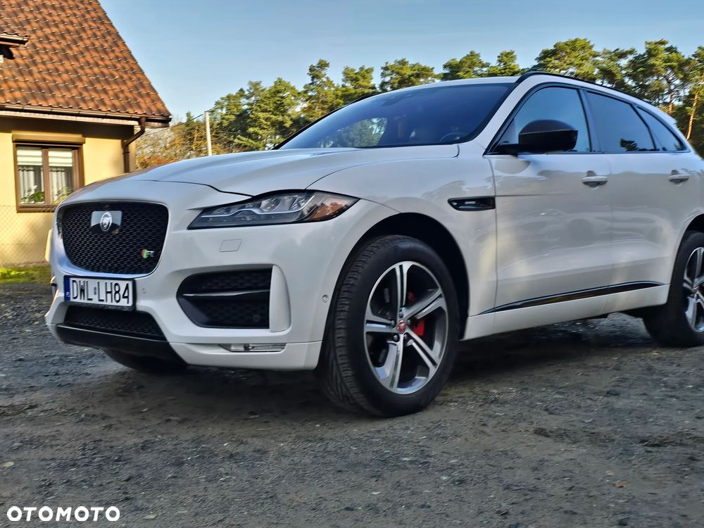 Jaguar F-Pace 20d AWD R-Sport - 17