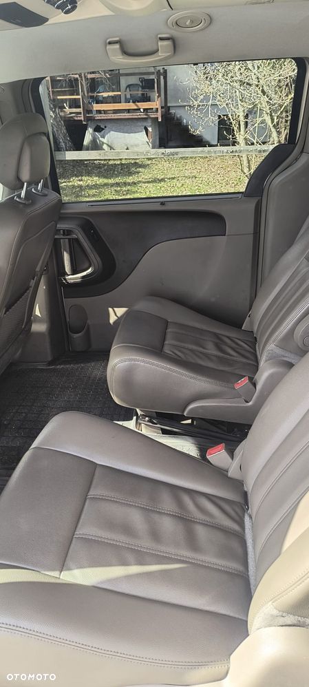Chrysler Town & Country - 3