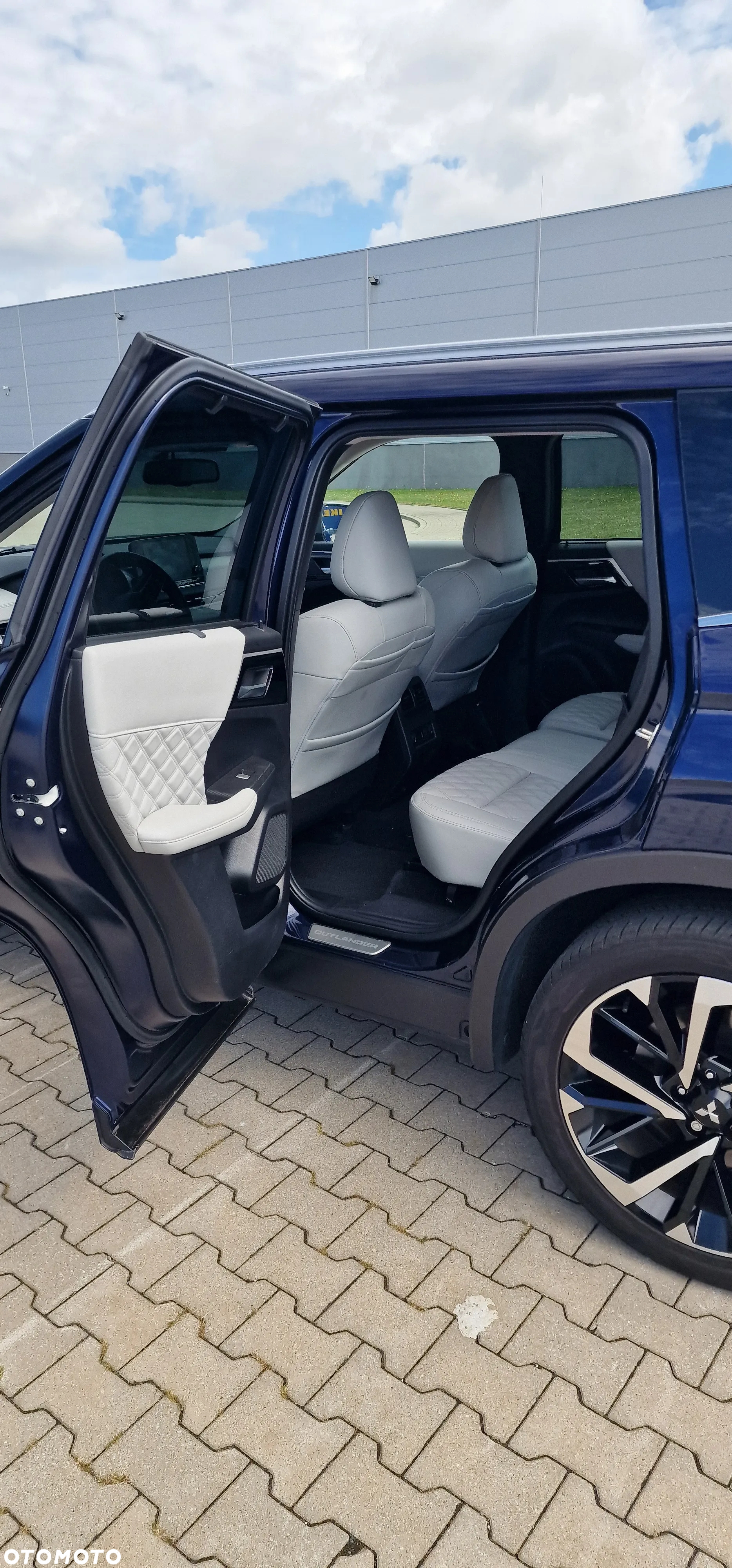 Mitsubishi Outlander - 8