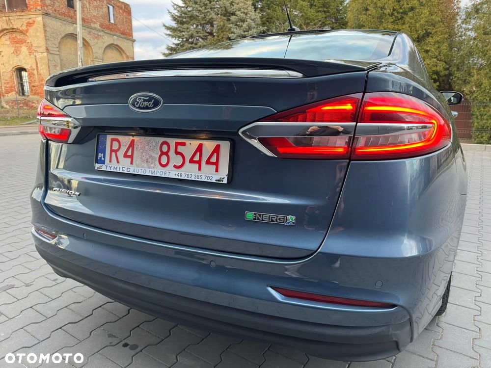 Ford Fusion - 16