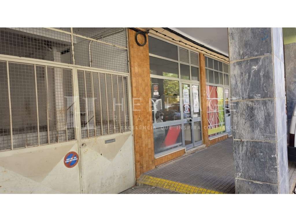 Garagem Box de 18 m² à Venda no Barreiro | Excelente Localização e ... - Grande imagem: 2/11