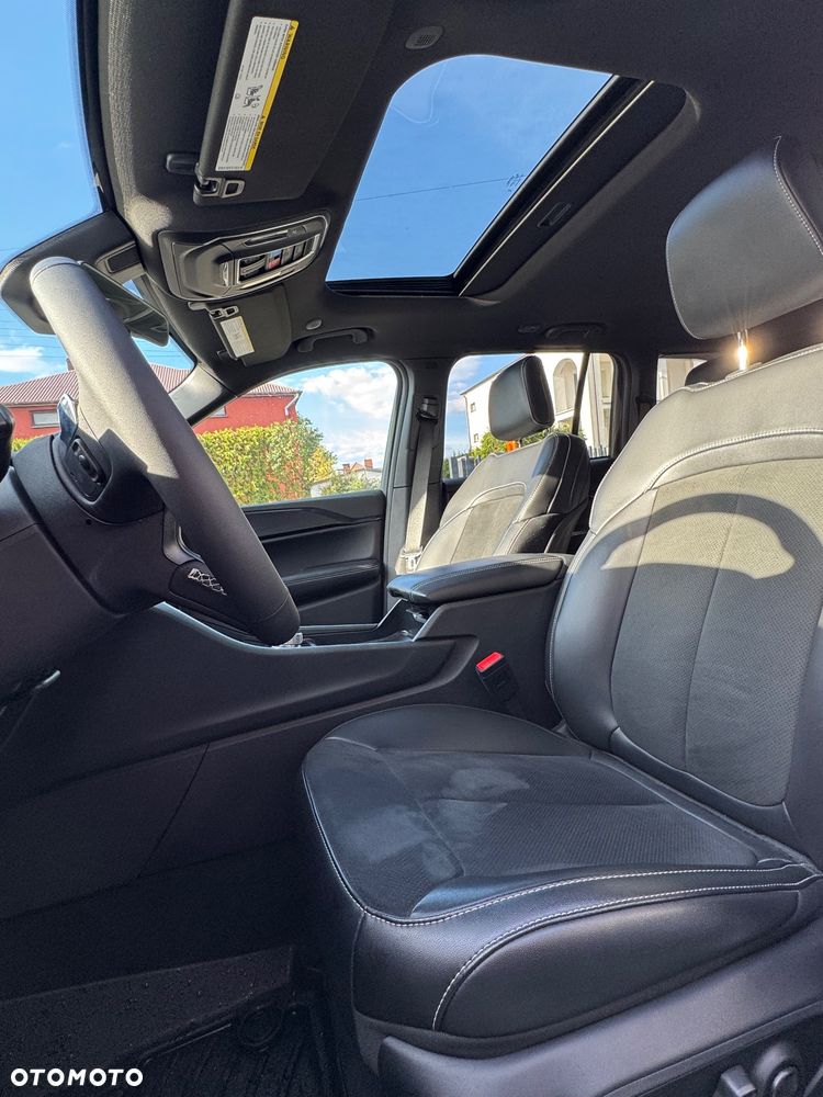 Jeep Grand Cherokee - 14