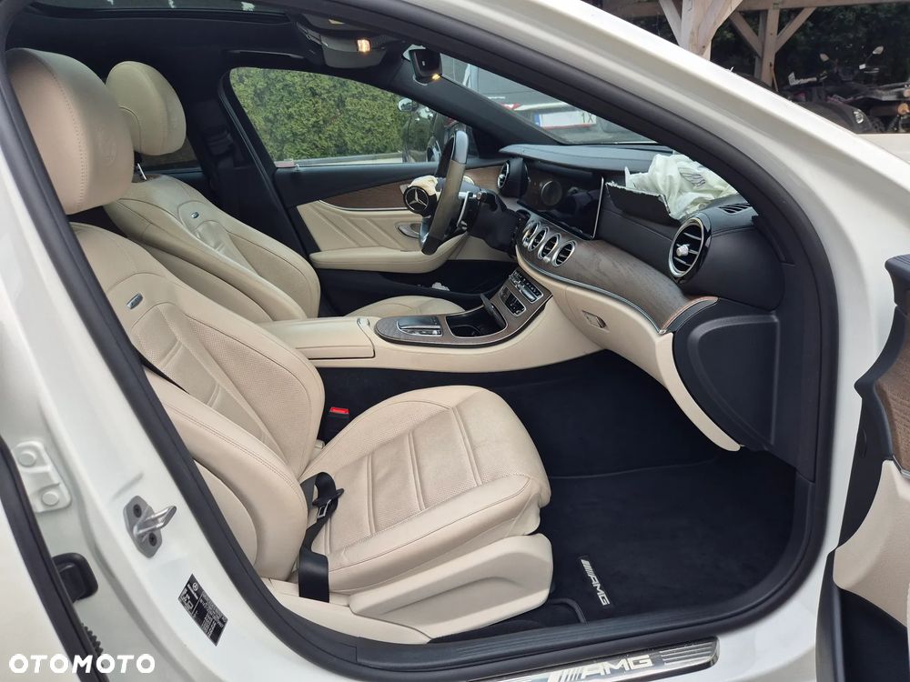 Mercedes-Benz Klasa E - 28