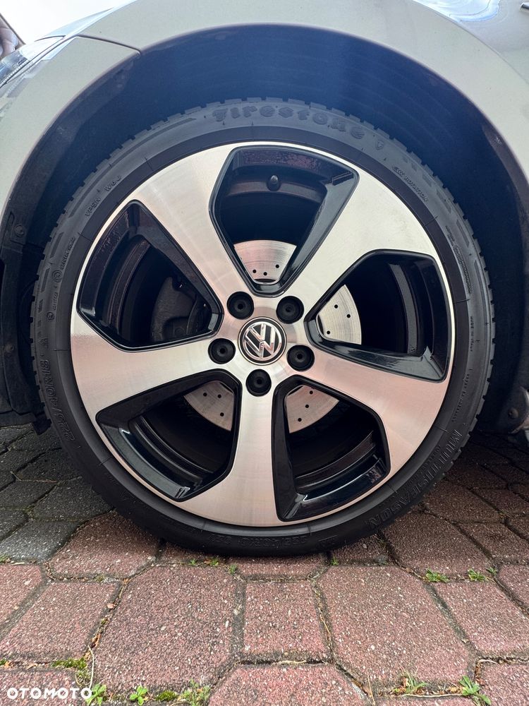Volkswagen Golf - 11