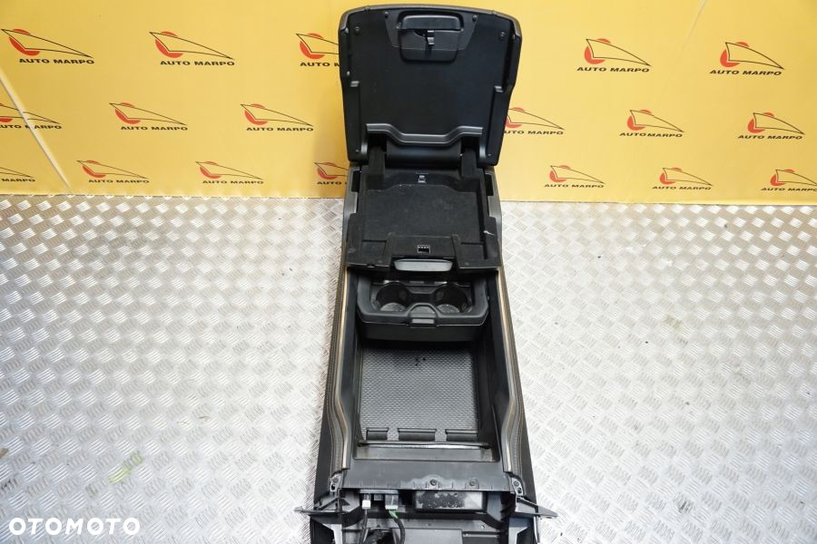 DODGE RAM 1500 LONGHORN - 2021 - Tunel Podłokietnik Panel USB USA - 8