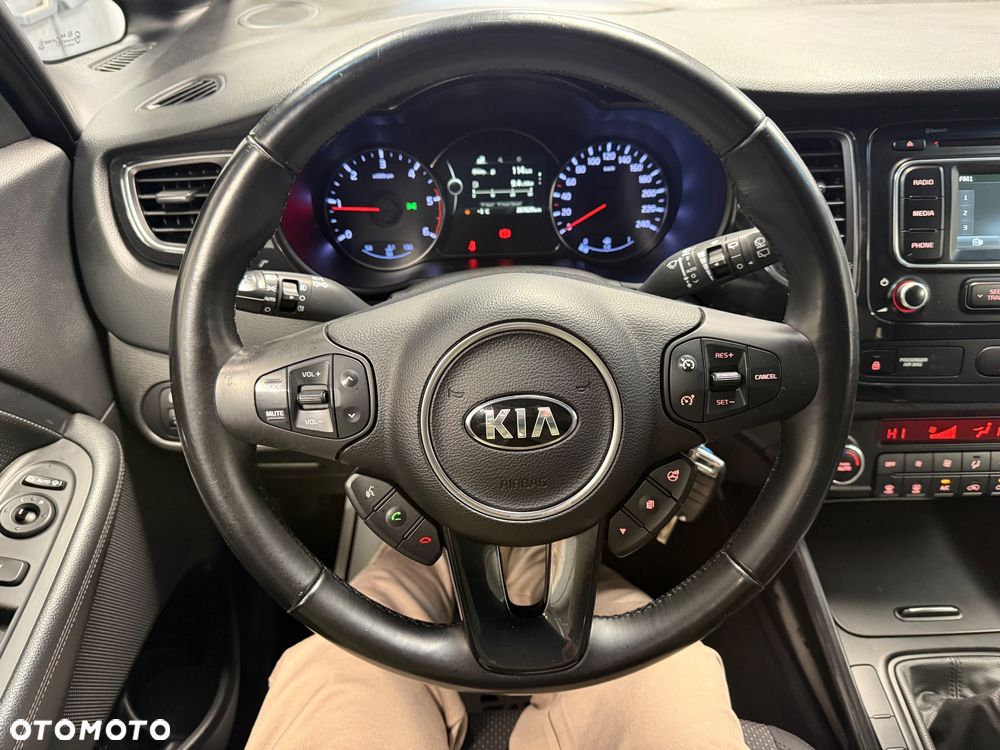 Kia Carens - 14