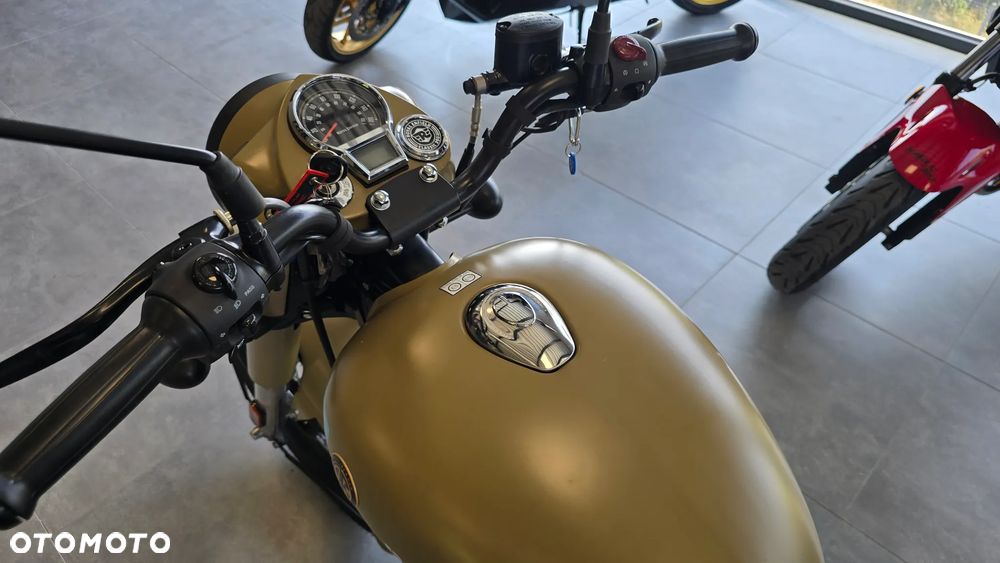 Royal Enfield Classic - 13