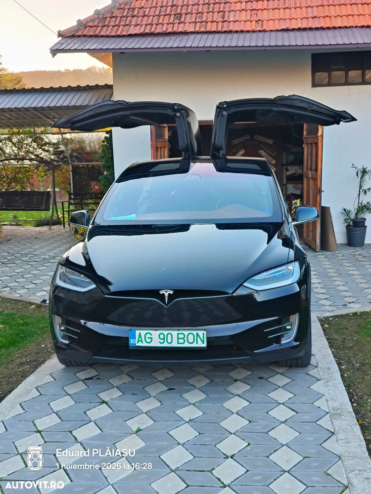 Tesla Model X - 12