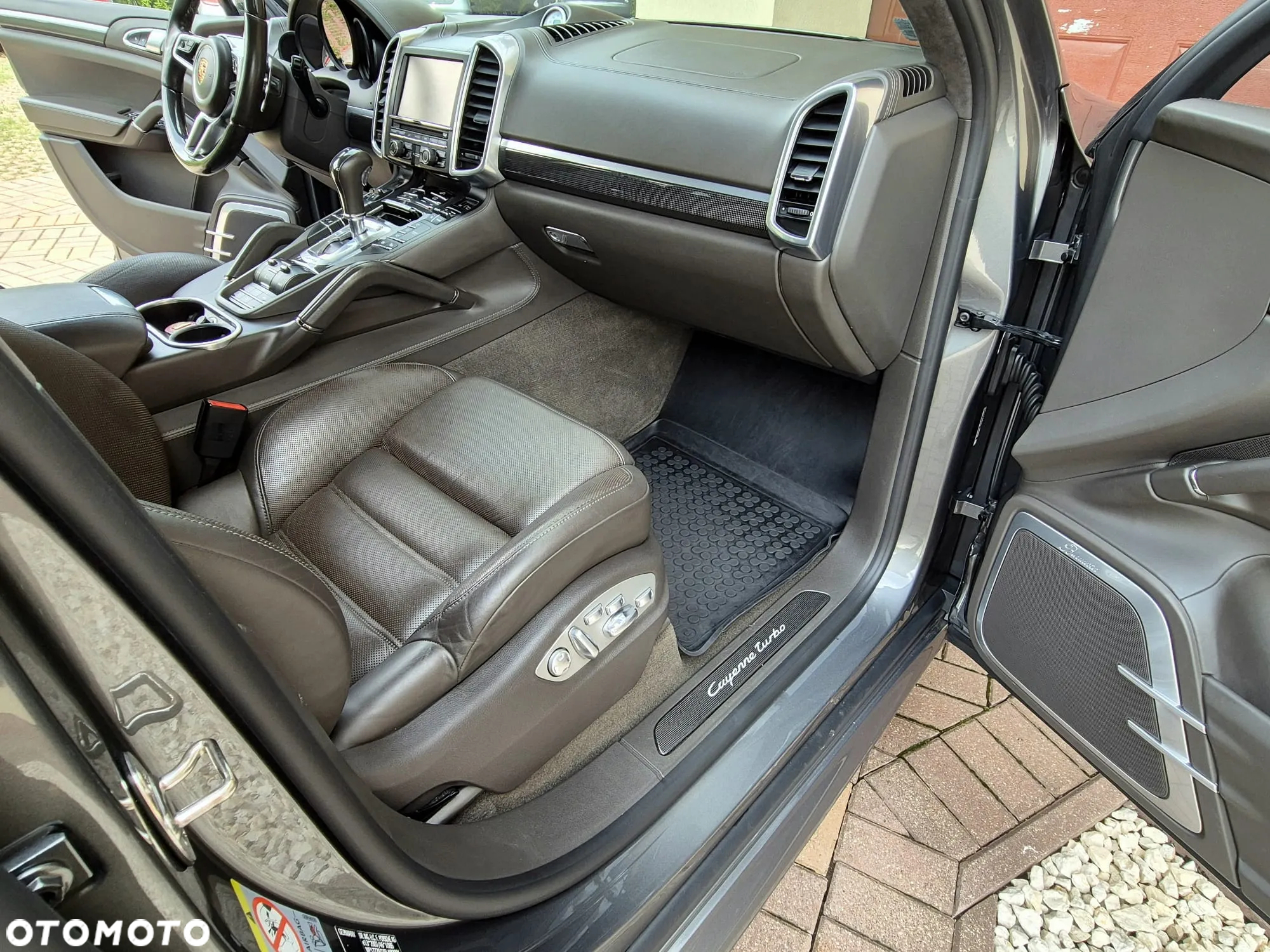 Porsche Cayenne Turbo - 11