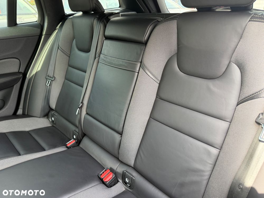 Volvo V60 D3 R-Design - 22