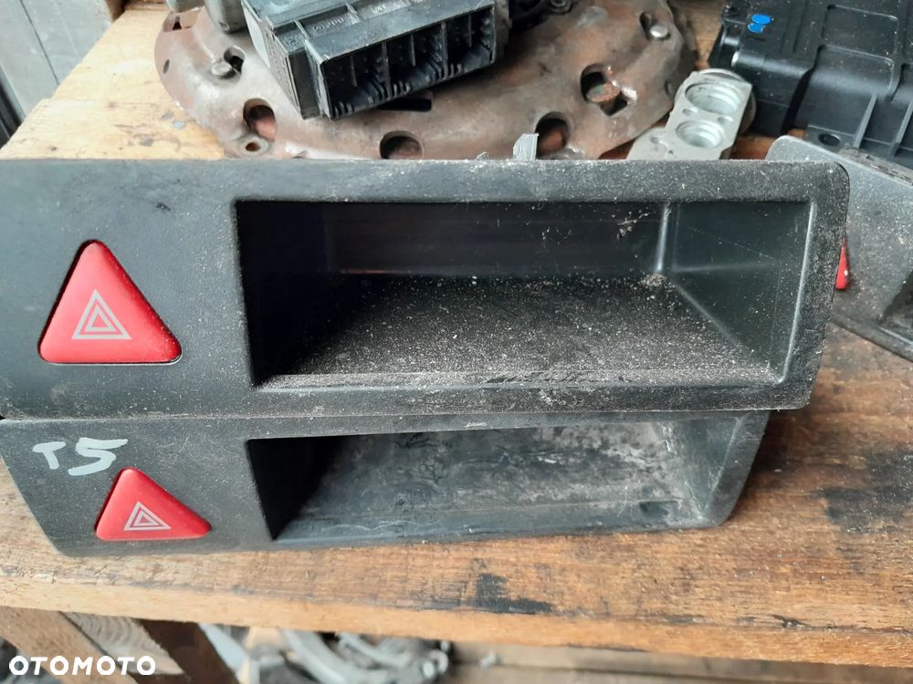 Włącznik awaryjnych VW T5 - 1
