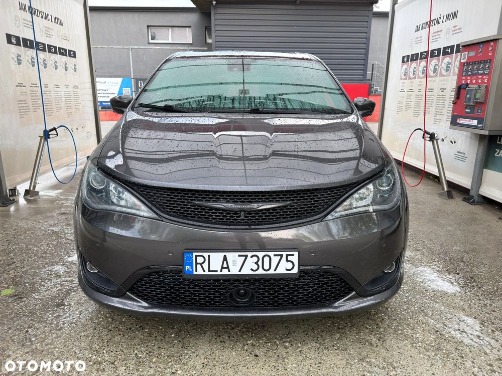 Chrysler Pacifica - 4