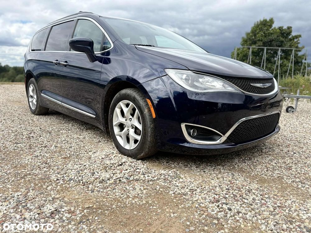 Chrysler Pacifica - 4