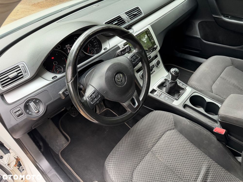 Volkswagen Passat 1.6 TDI Comfortline - 21