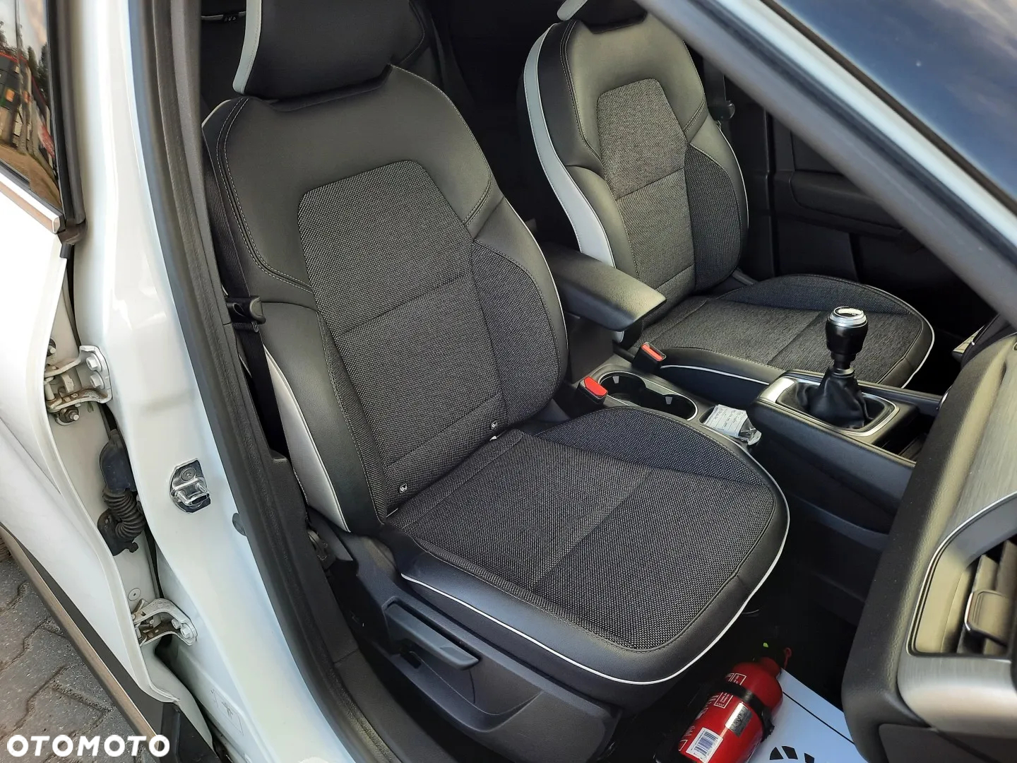 Renault Captur TCe Mild Hybrid 140 GPF EVOLUTION - 23