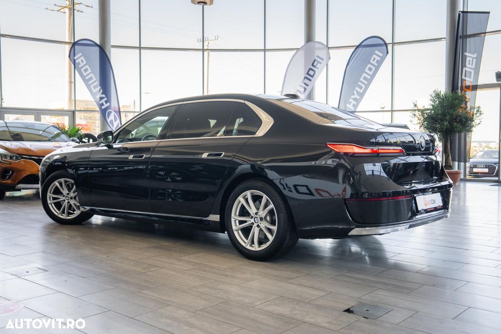 BMW Seria 7 740d xDrive MHEV - 15