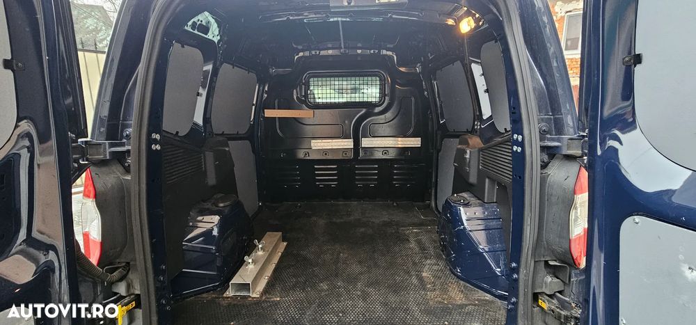 Ford Transit Courier - 18