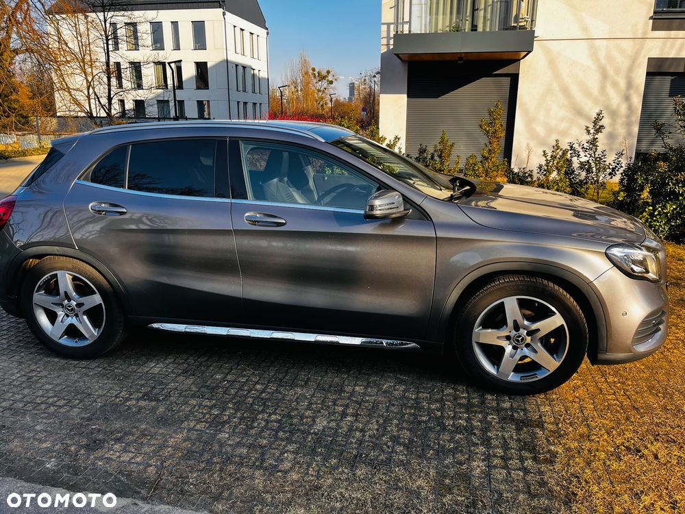 Mercedes-Benz GLA 180 7G-DCT AMG Line - 12