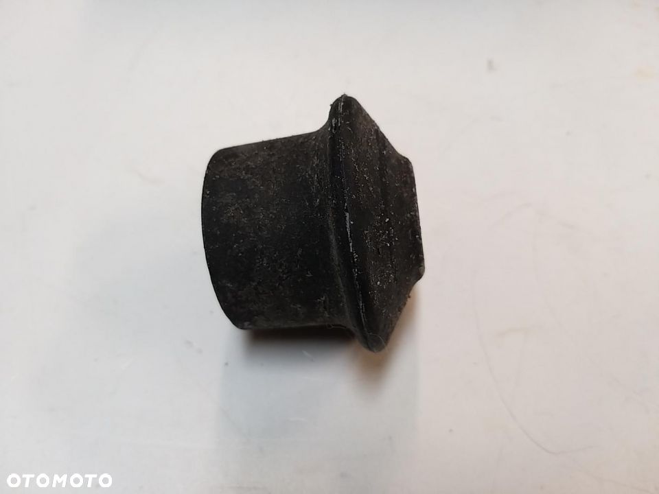 Poduszka silnika przód P AUDI 100, 200, 80, 90, CABRIOLET, COUPE; VW PASSAT, SANTANA 1.8-2.8 .76-.00 - 1