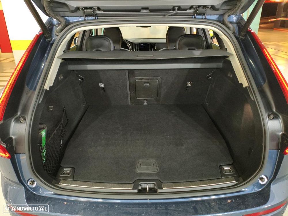 Volvo XC 60 2.0 T6 PHEV Core AWD - 11