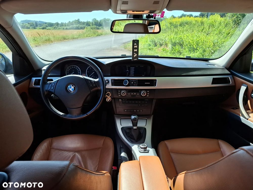 BMW Seria 3 320d xDrive - 12