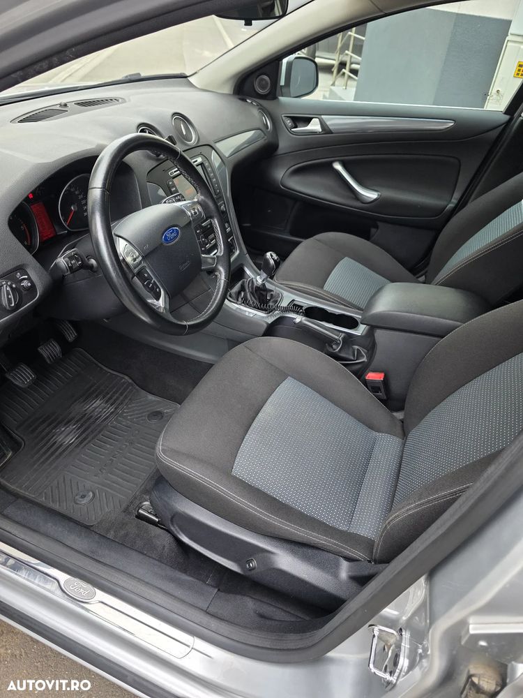 Ford Mondeo - 8