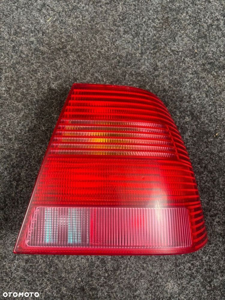 LAMPA TYLNA PRAWA VW BORA SEDAN 1J5945257 - 1