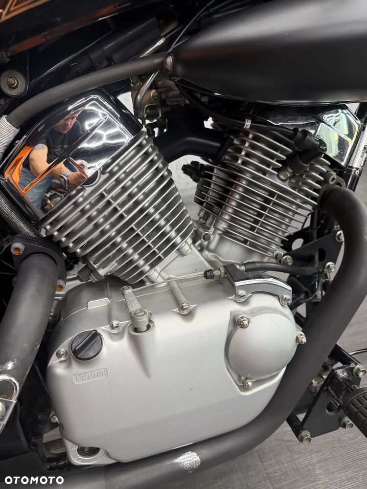 Suzuki Intruder - 7