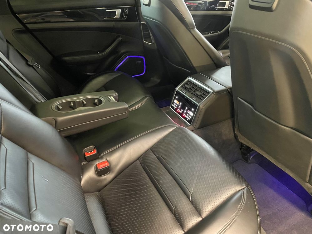 Porsche Panamera - 22