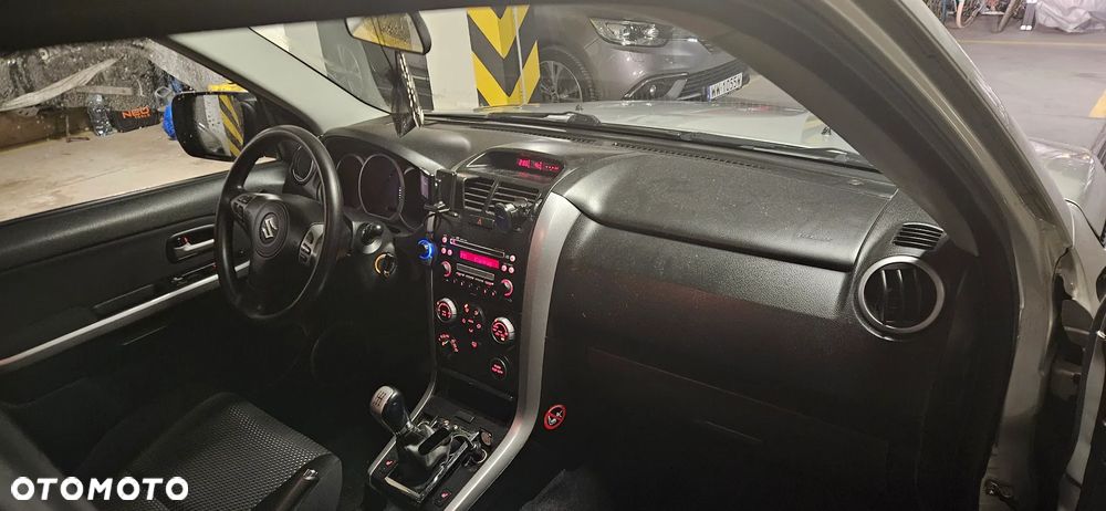 Suzuki Grand Vitara 2.0 - 19