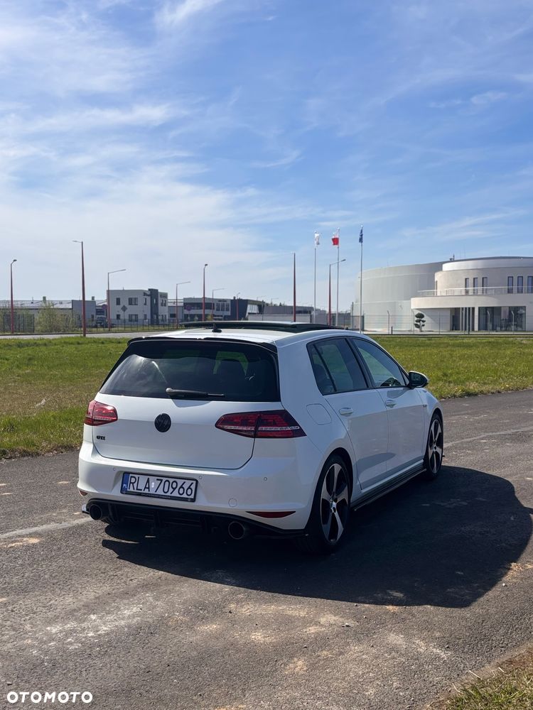 Volkswagen Golf - 10