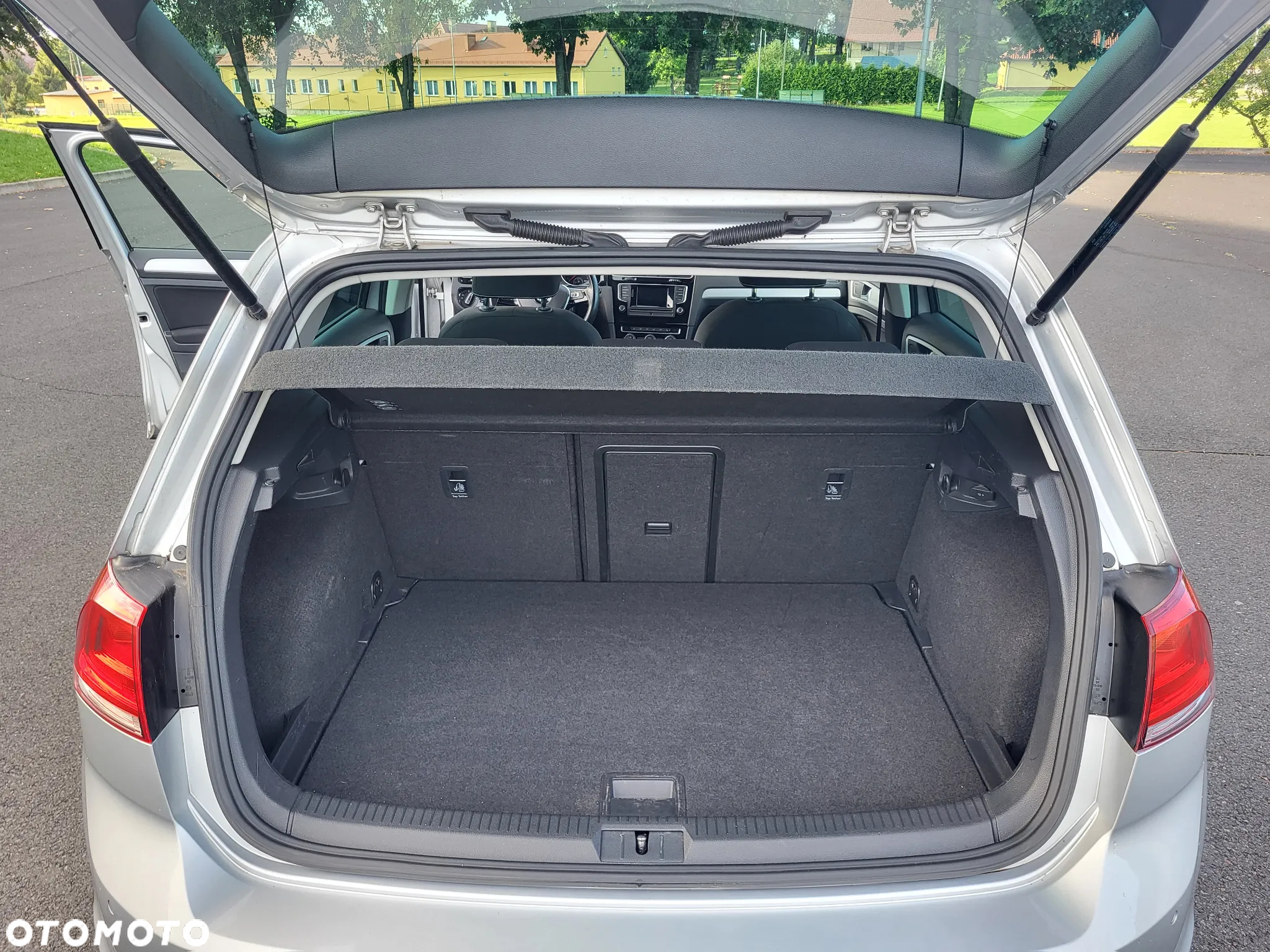 Volkswagen Golf - 6