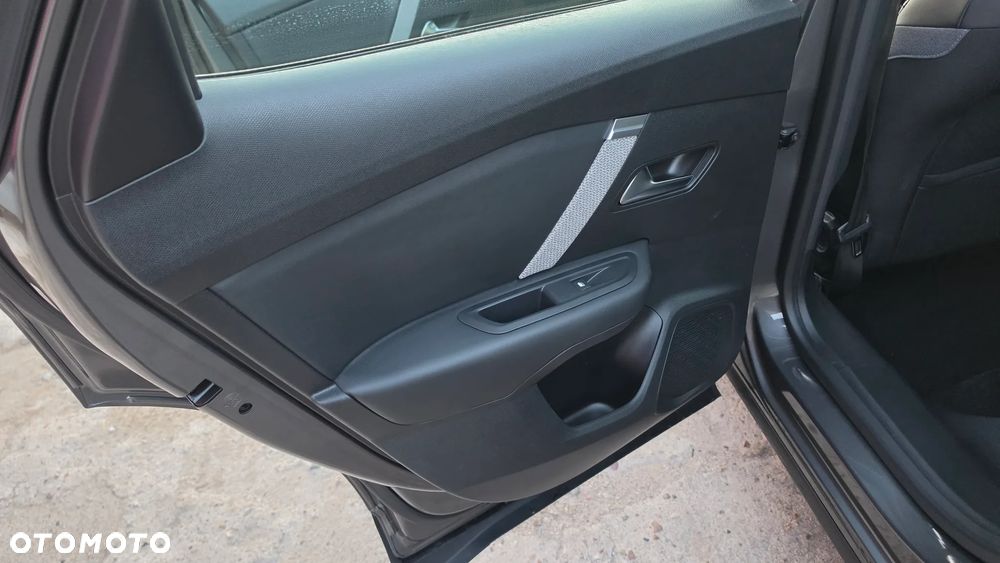 Citroën C4 PureTech 130 Stop&Start FEEL PACK - 32