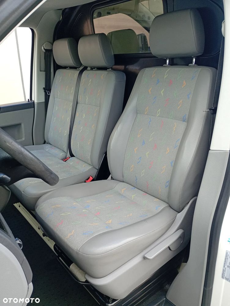 Volkswagen TRANSPORTER T5 XI.2009r. MAX WYSOKI 1,9 TDI 102KM KLIMATYZACJA NOWE SPRZĘGŁO I ROZRZĄD PRZEGLĄD NA ROK ZERO RDZY 3 OSOBOWY STAN TECHNICZNY WZOROWY ŁADOWNOŚĆ 1385 KG BEZWYPADKOWY VAT1 ELEKTR. SZYBY I LUSTERKA - 13