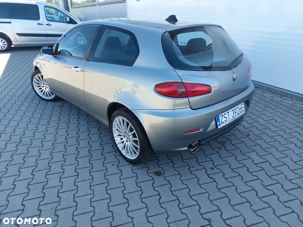 Alfa Romeo 147 - 2