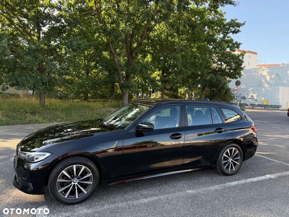 BMW Seria 3 318d mHEV - 9