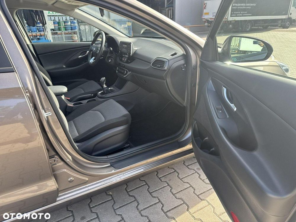 Hyundai i30 1.5 DPI Classic + - 19