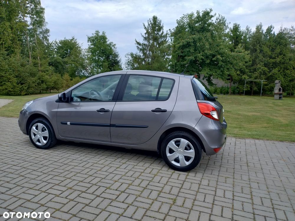Renault Clio 1.2 16V 75 Dynamique - 13
