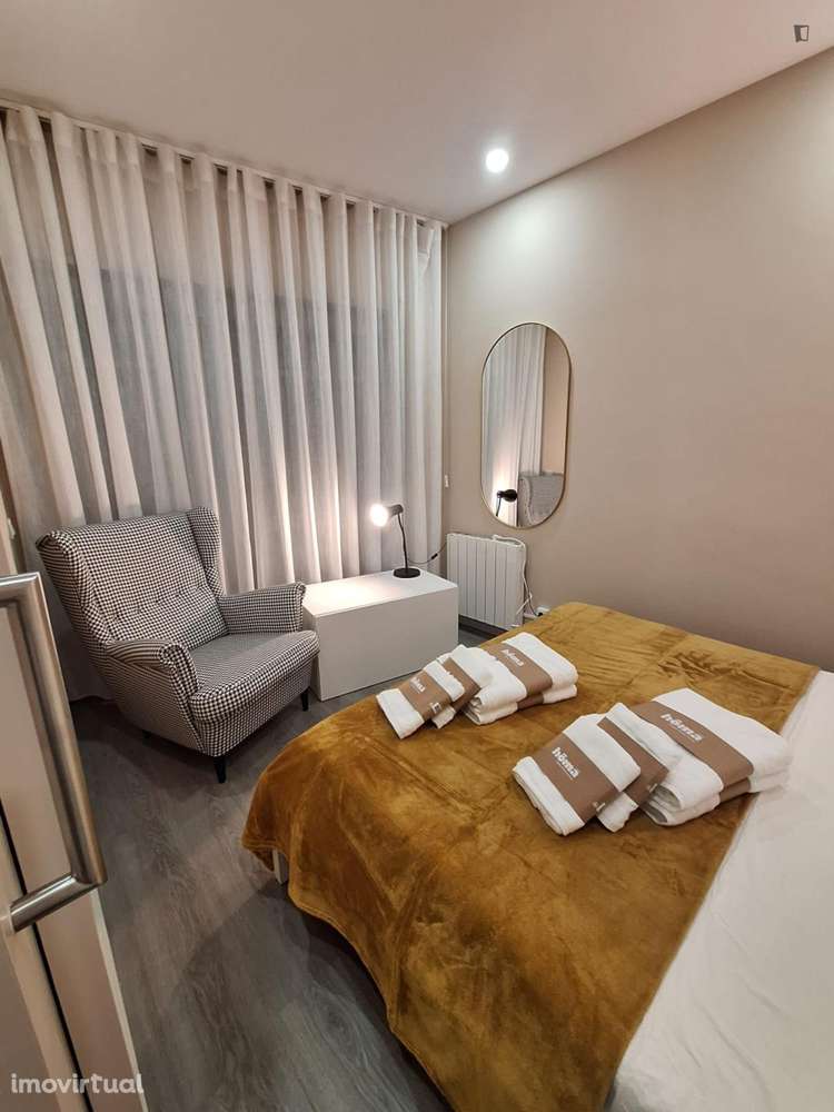 Apartamento com 2 quartos - localizado em Santo Ildefonso Porto - Grande imagem: 2/36