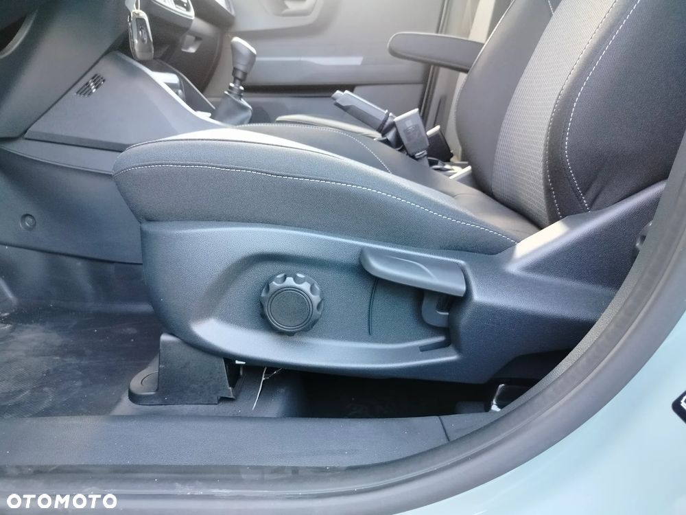 Ford Transit Courier - 27