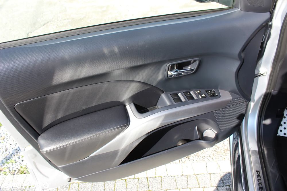 Peugeot 4007 - 17