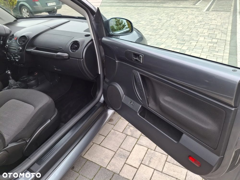 Volkswagen New Beetle - 19