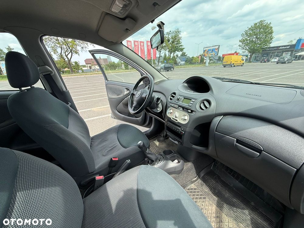 Toyota Yaris 1.0 Sol - 8