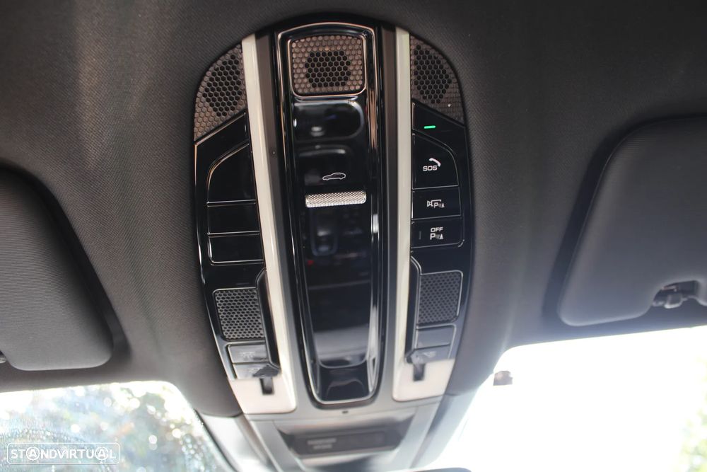 Porsche Cayenne Coupé Tiptronic S Platinum Edition - 36