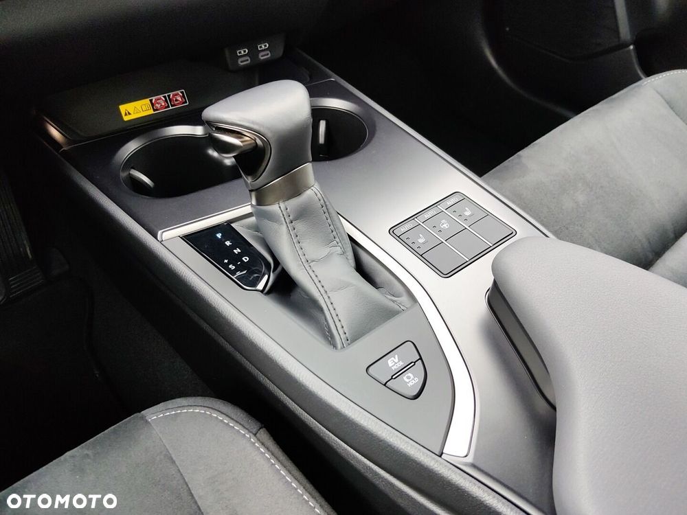 Lexus UX 250h GPF Business 2WD - 27